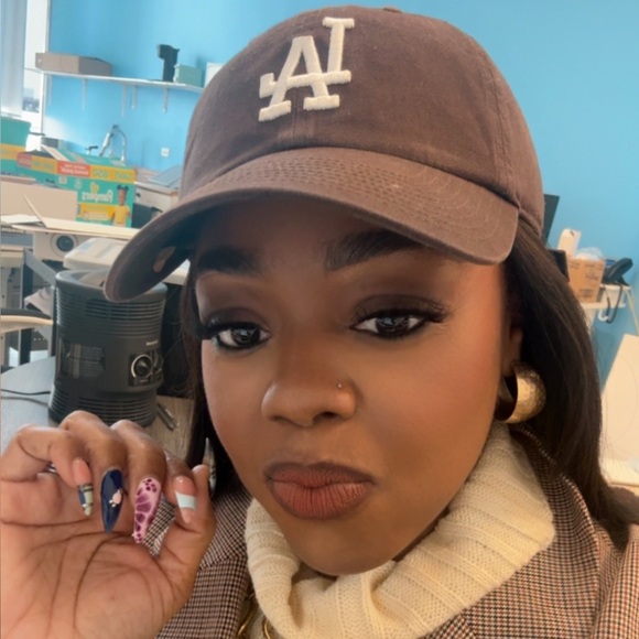 Meet your Posher, Veronica - Picture 2 of 3